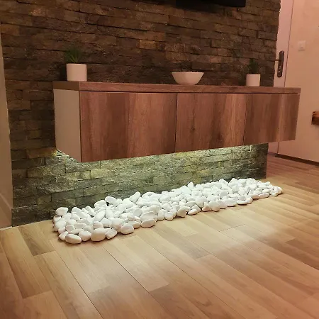 Rustic Luxury - Centre Bid Zone Apartment *