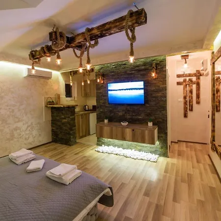 Rustic Luxury - Centre Bid Zone Apartment *