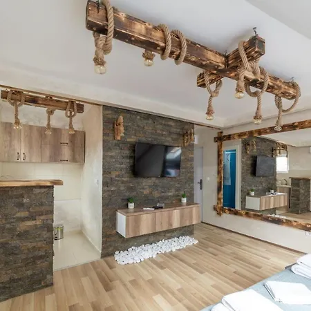 Rustic Luxury - Centre Bid Zone