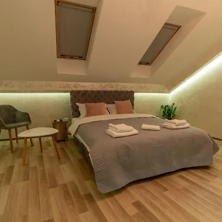 Rustic Luxury - Centre Bid Zone Apartment